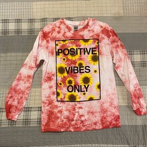 Medium Gildan long sleeve Tshirt.